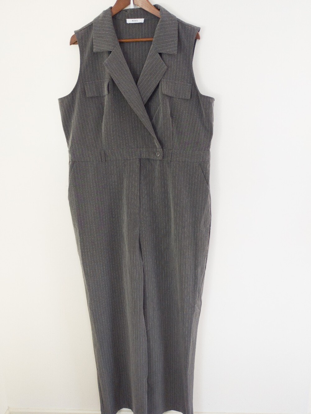 Ricki's Gray Pinstripe Sleeveless Notched Collar Tailored Jumpsuit Size 18
